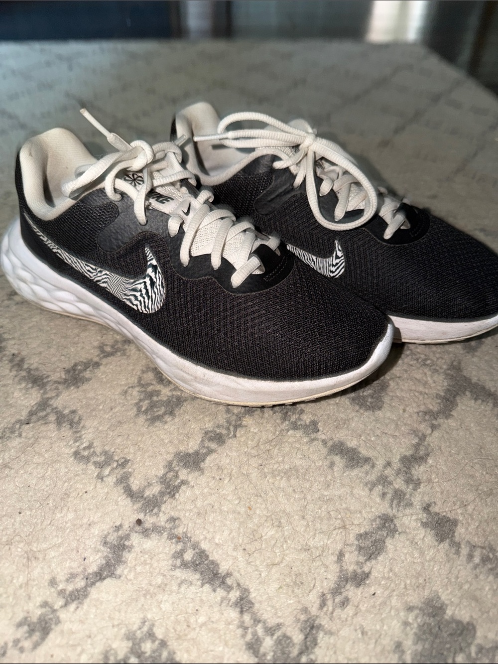 Nike Black and White Athletic Running Shoes